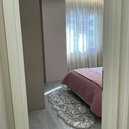 Bashllari's -10 Min Walk To Center * Korce